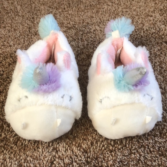 𝅺Carters Unicorn Slippers - Picture 2 of 12